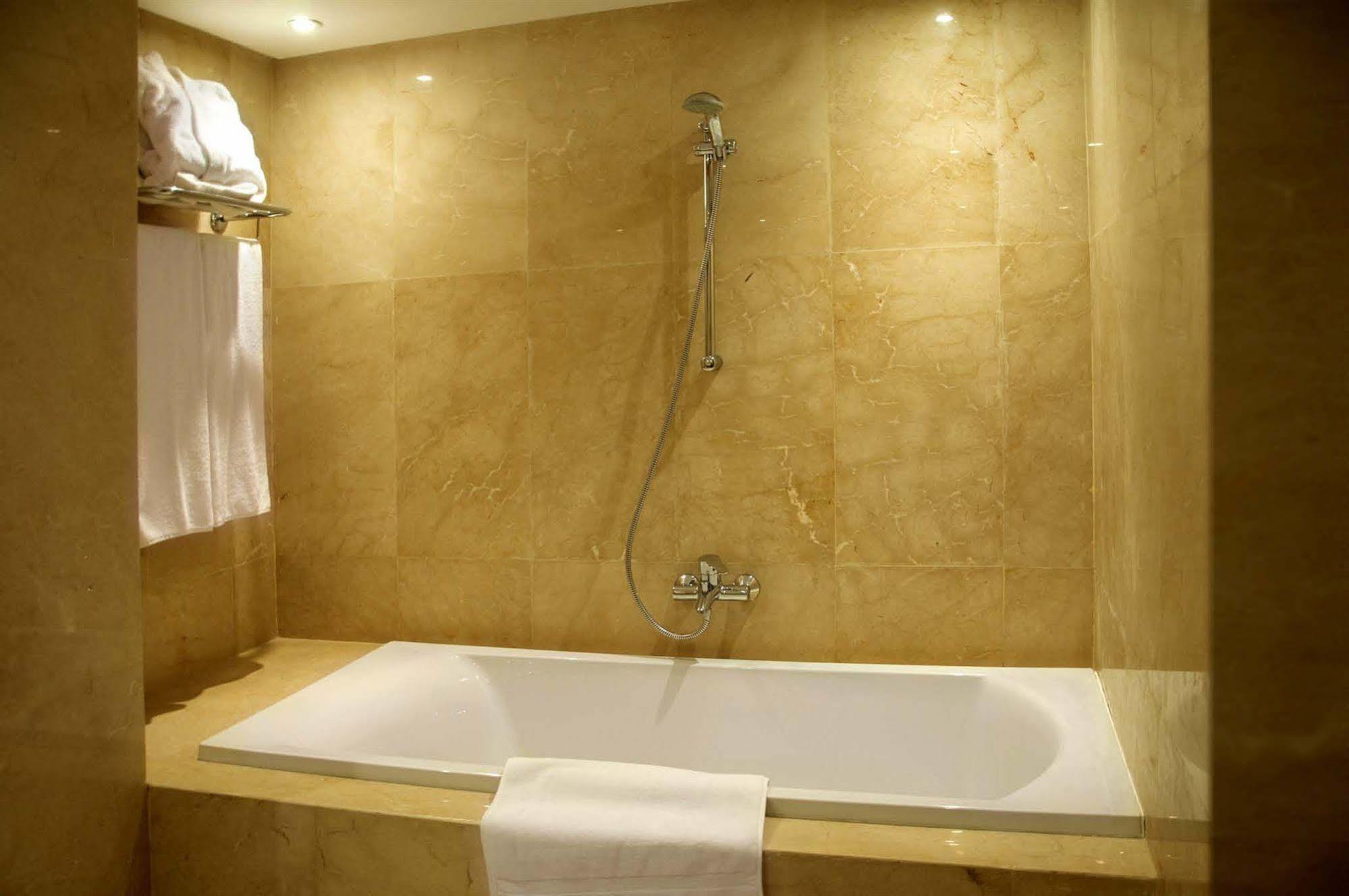 Suites Hotel Mohammed V By Accor Al Hoceïma Kültér fotó